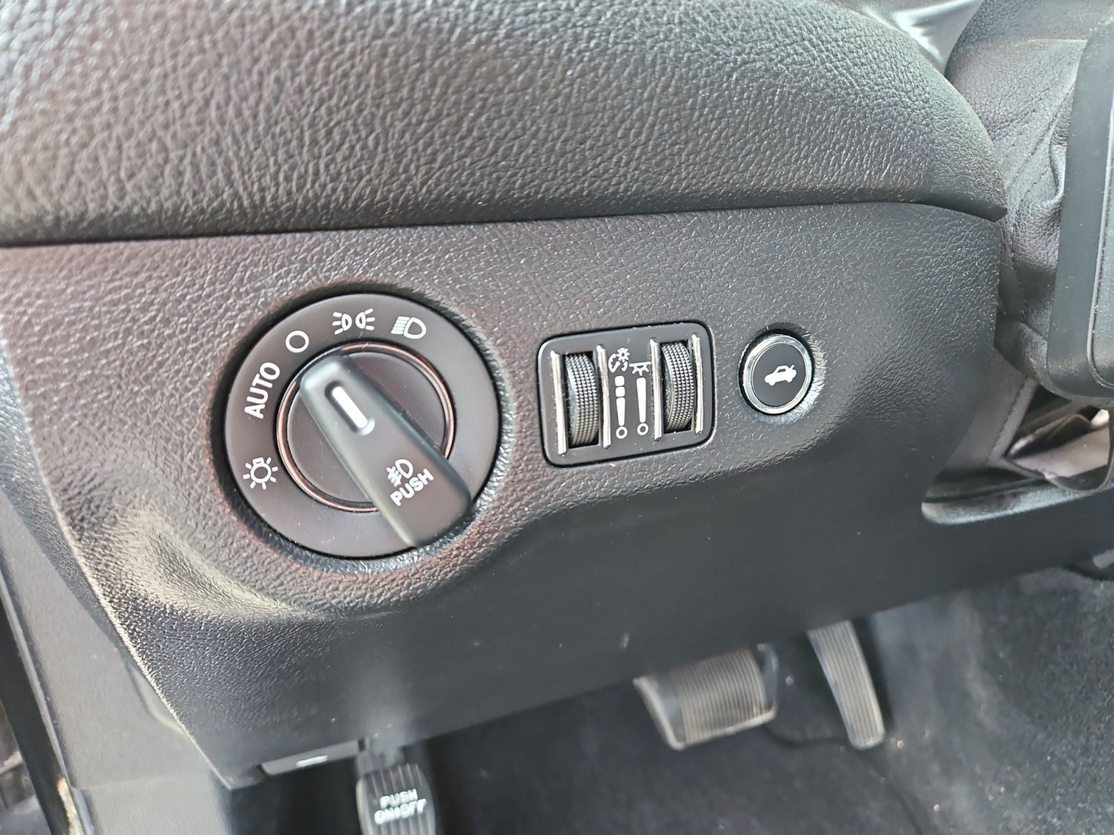 Pre-Owned 2021 Dodge Challenger R/T - photo - 21