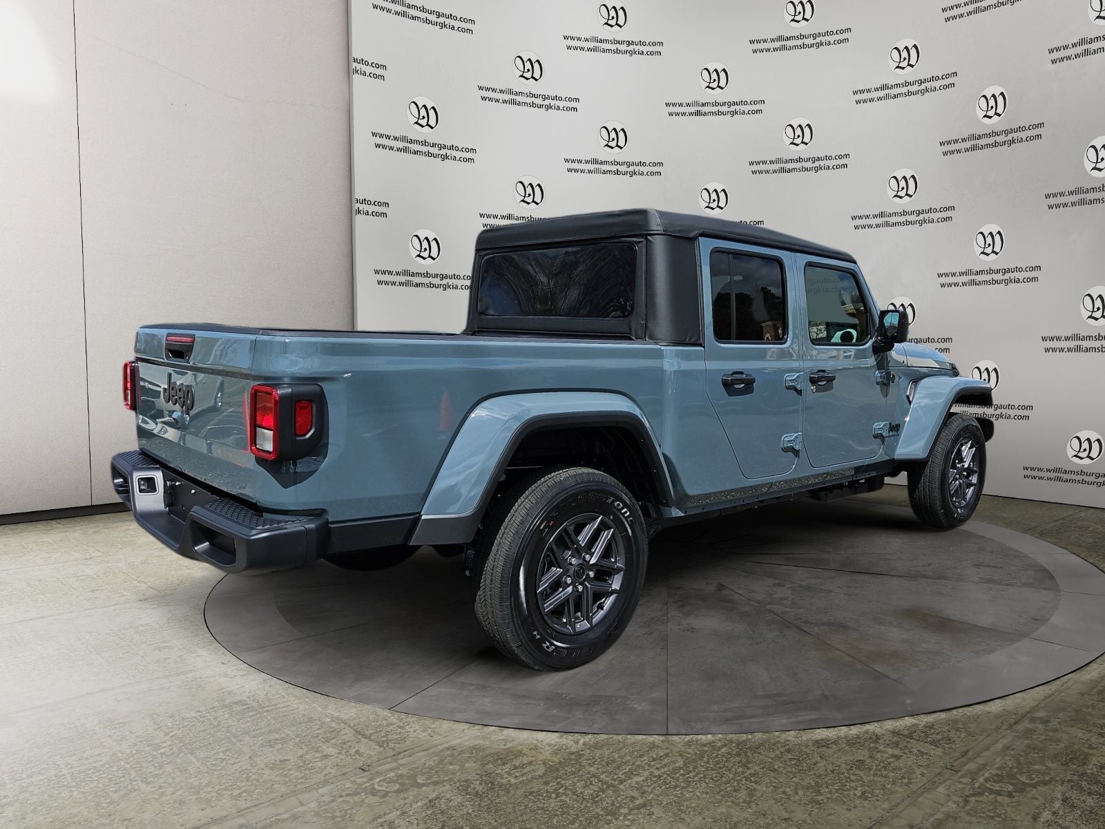 New 2026 Jeep Gladiator Sport S - photo - 4