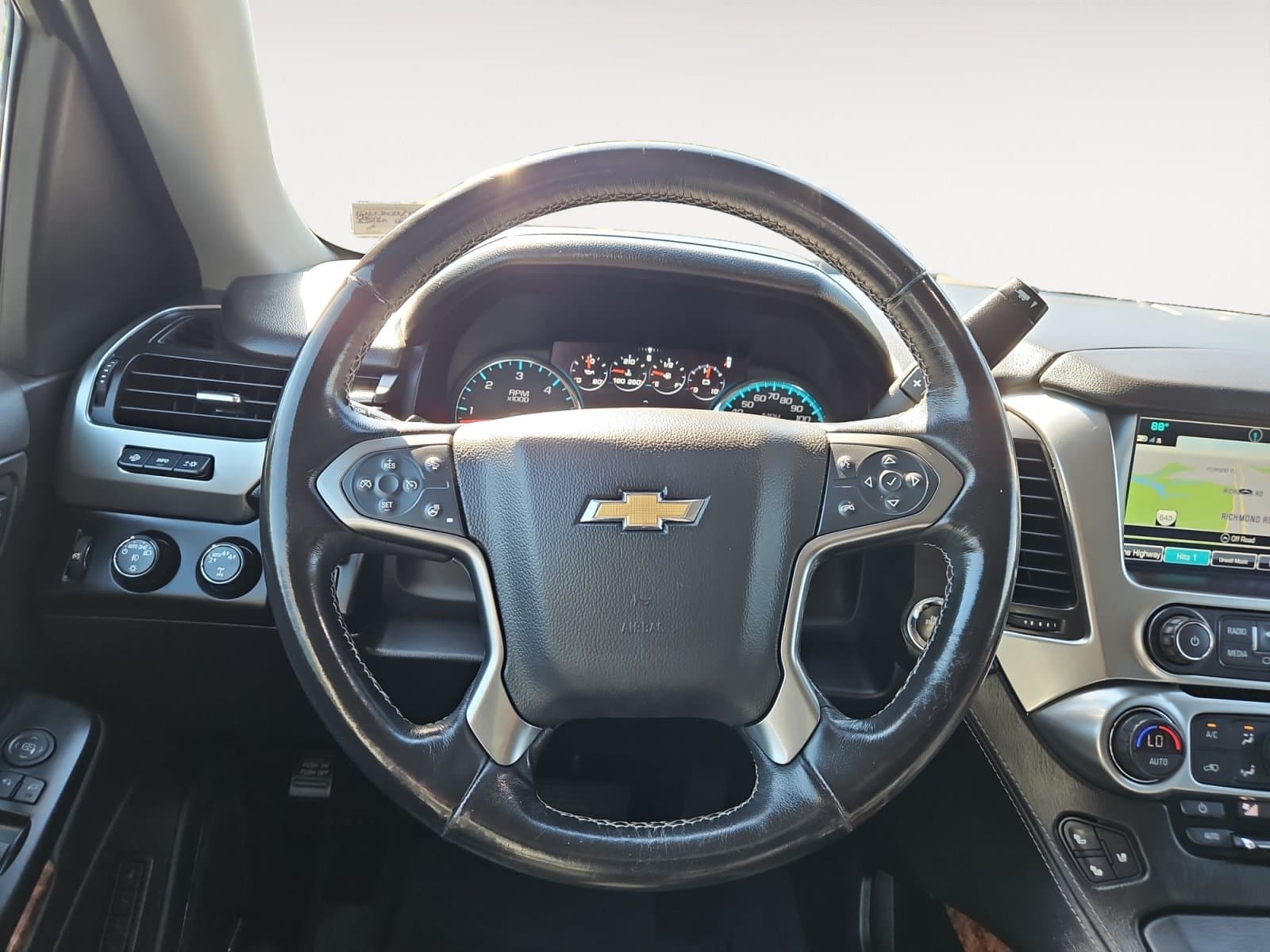 Pre-Owned 2019 Chevrolet Suburban Premier - photo - 11