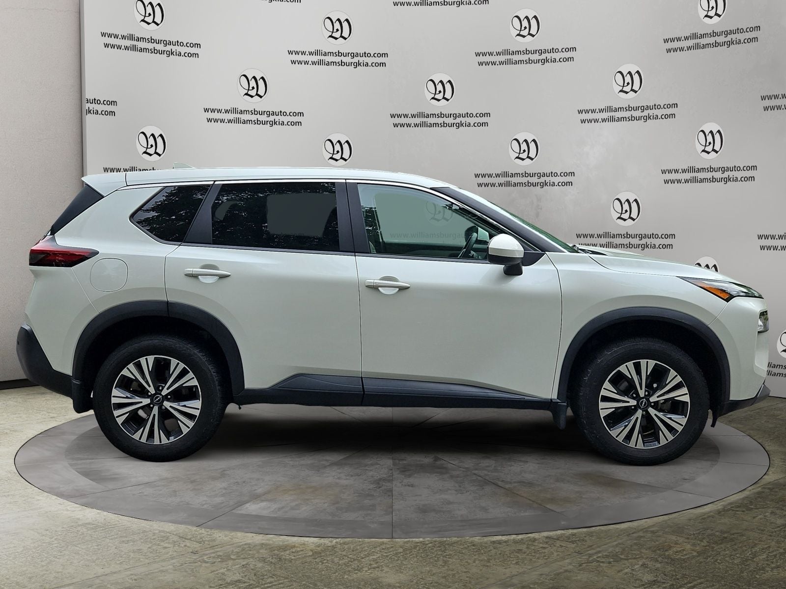 Pre-Owned 2023 Nissan Rogue SV - photo - 5