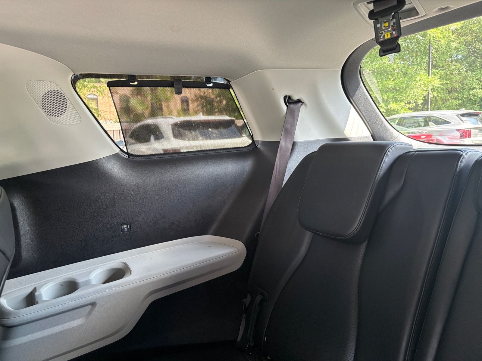 Pre-Owned 2024 Kia Carnival EX - photo - 18