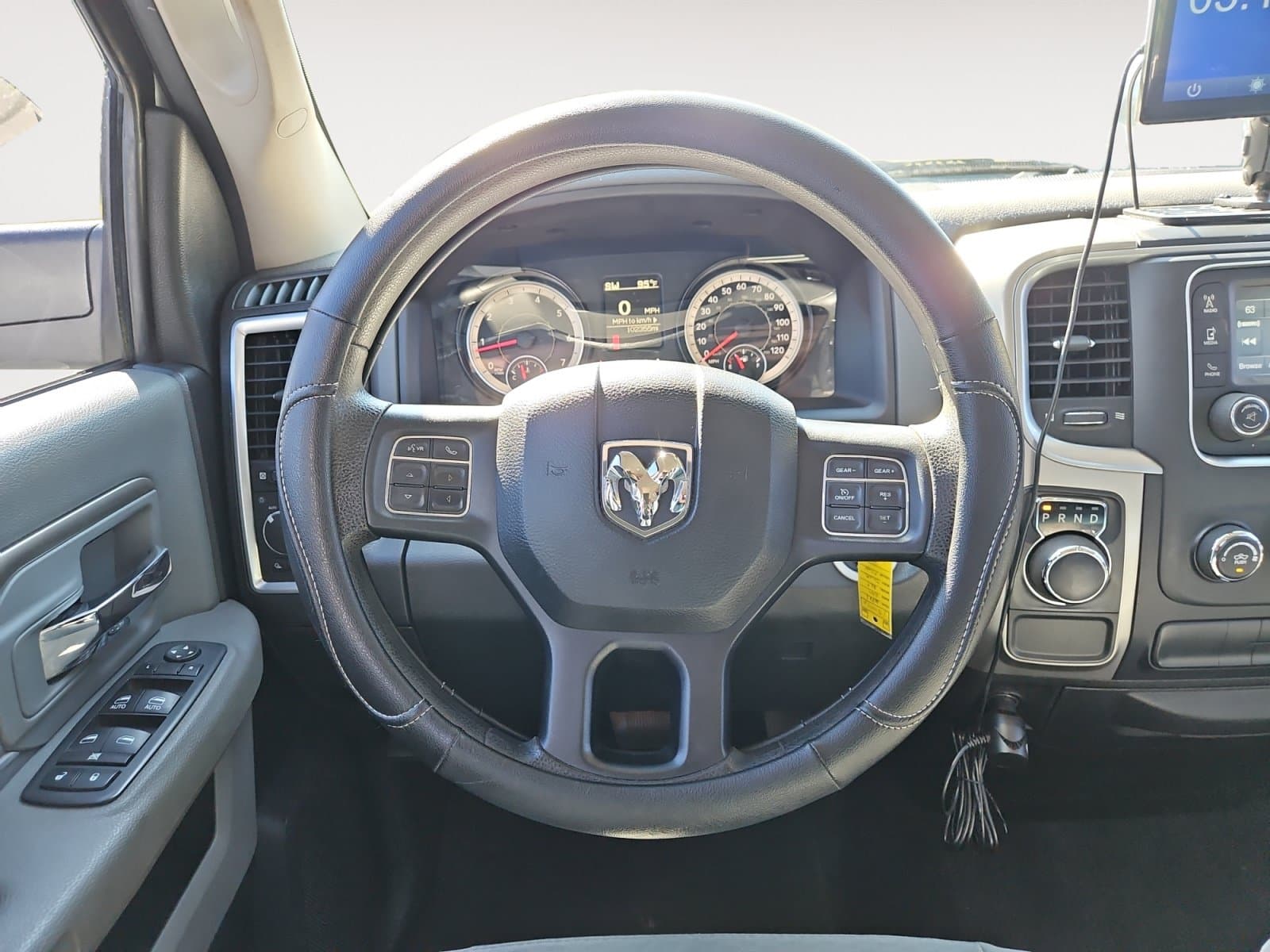 Pre-Owned 2017 Ram 1500 SLT - photo - 11