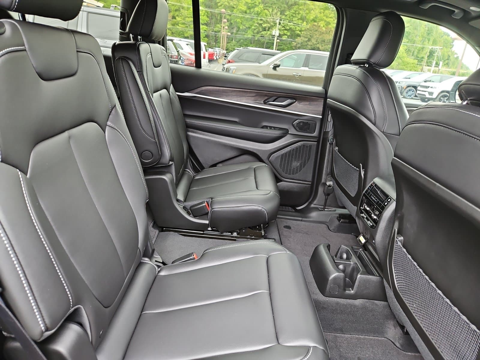 New 2027 Jeep Grand Cherokee L Limited - photo - 16