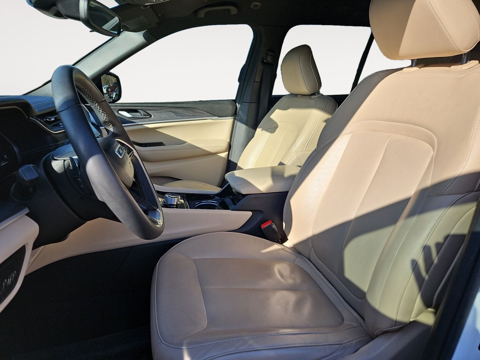 Pre-Owned 2023 Jeep Grand Cherokee Limited - photo - 8