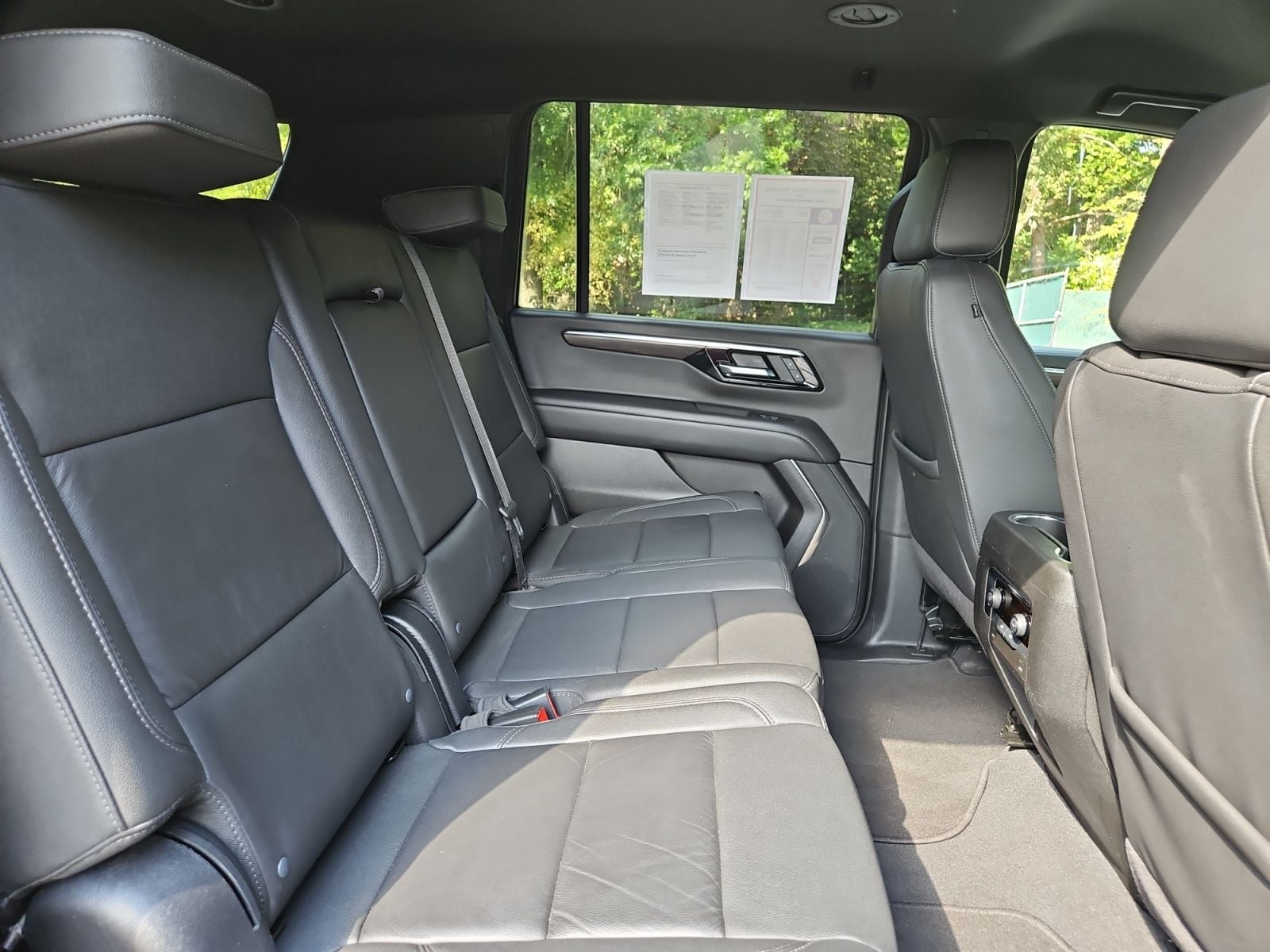 Pre-Owned 2025 Chevrolet Suburban LT - photo - 16
