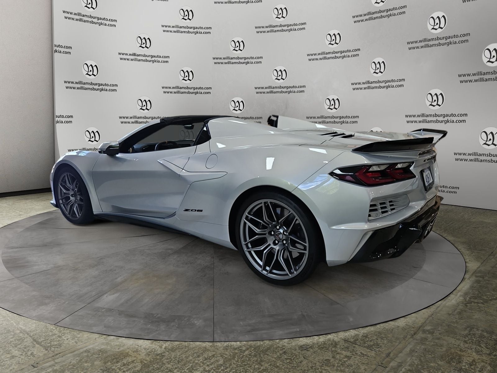 Pre-Owned 2024 Chevrolet Corvette Z06 - photo - 2