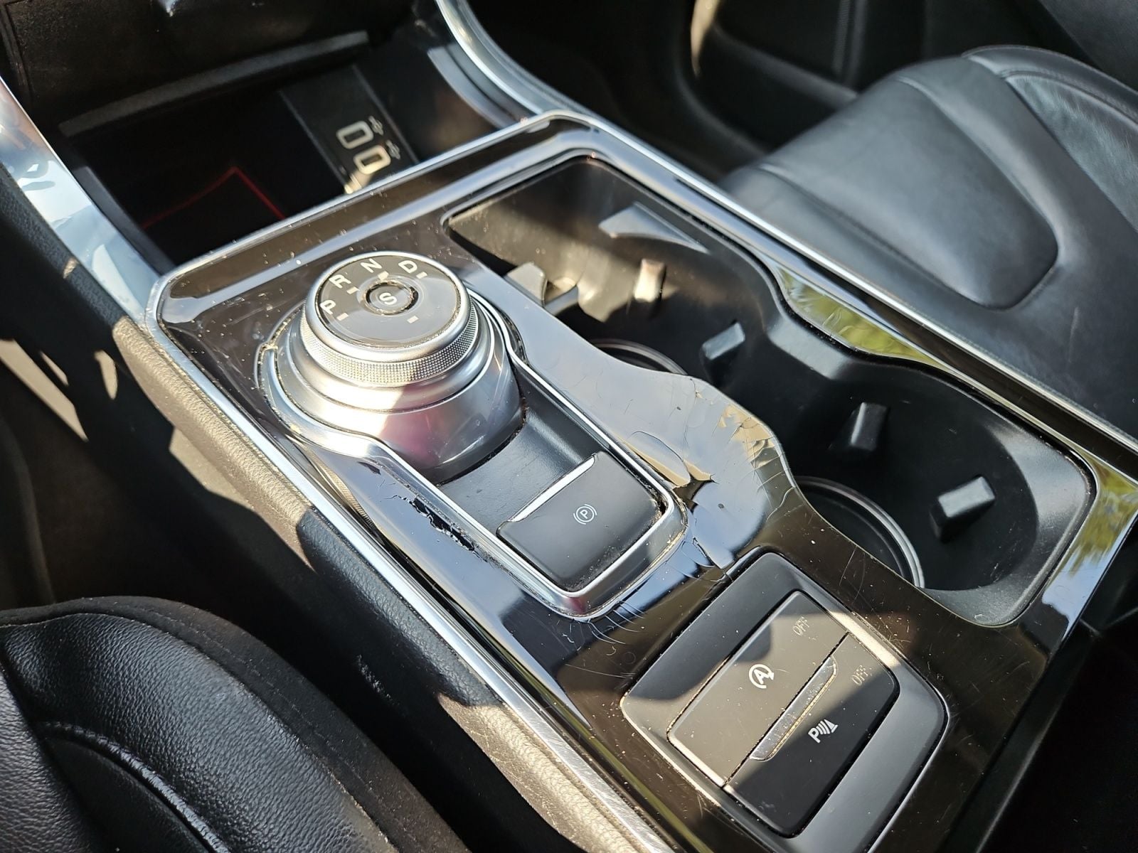 Pre-Owned 2020 Ford Edge Titanium - photo - 26