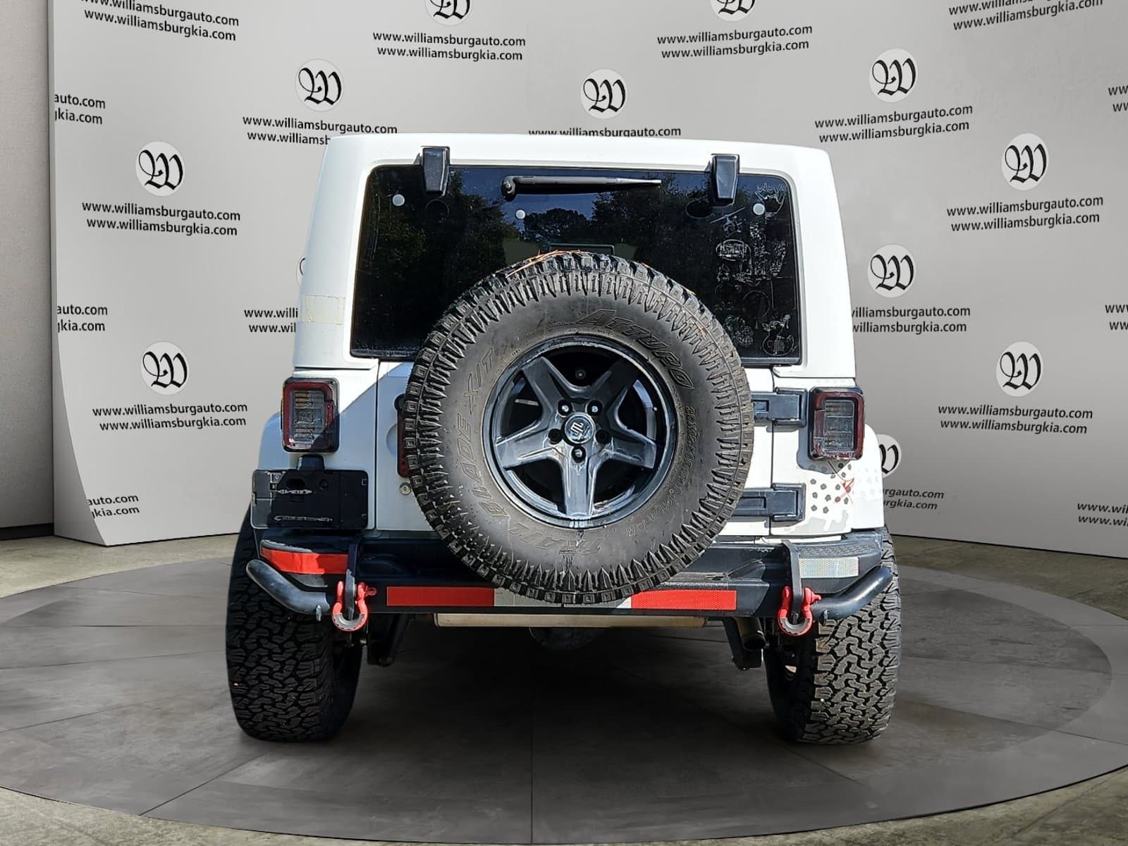 Pre-Owned 2016 Jeep Wrangler Unlimited Sahara - photo - 3