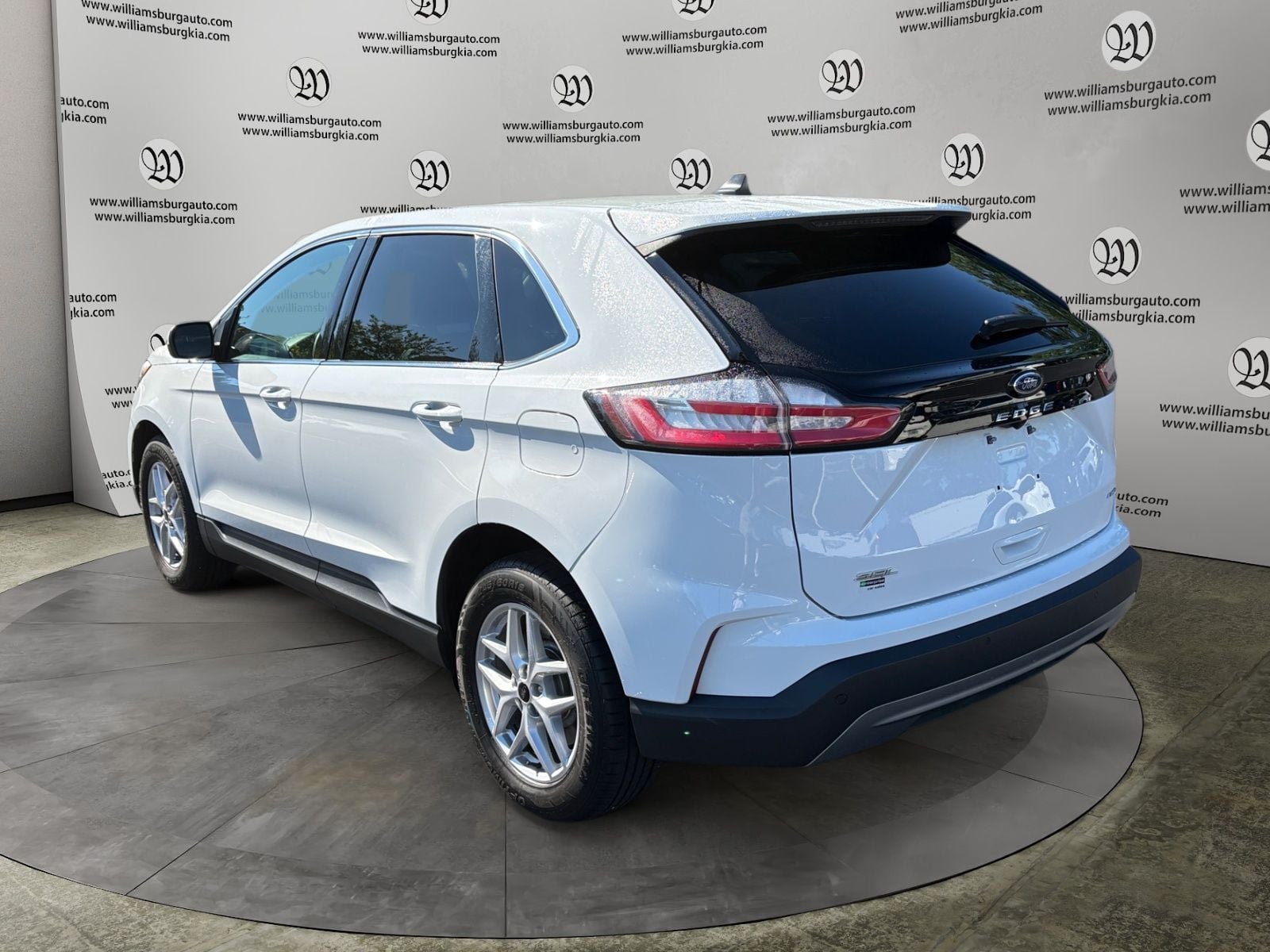 Pre-Owned 2024 Ford Edge SEL - photo - 2