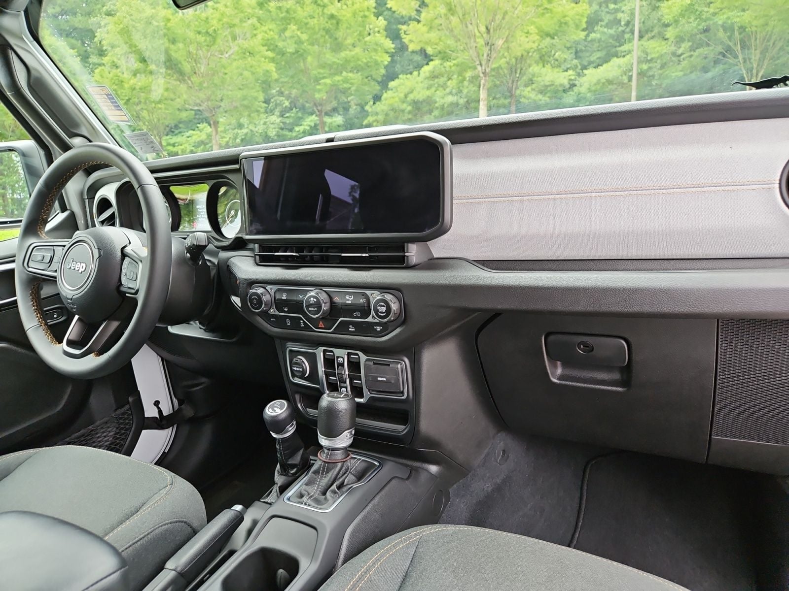 Pre-Owned 2024 Jeep Wrangler Sport S - photo - 15