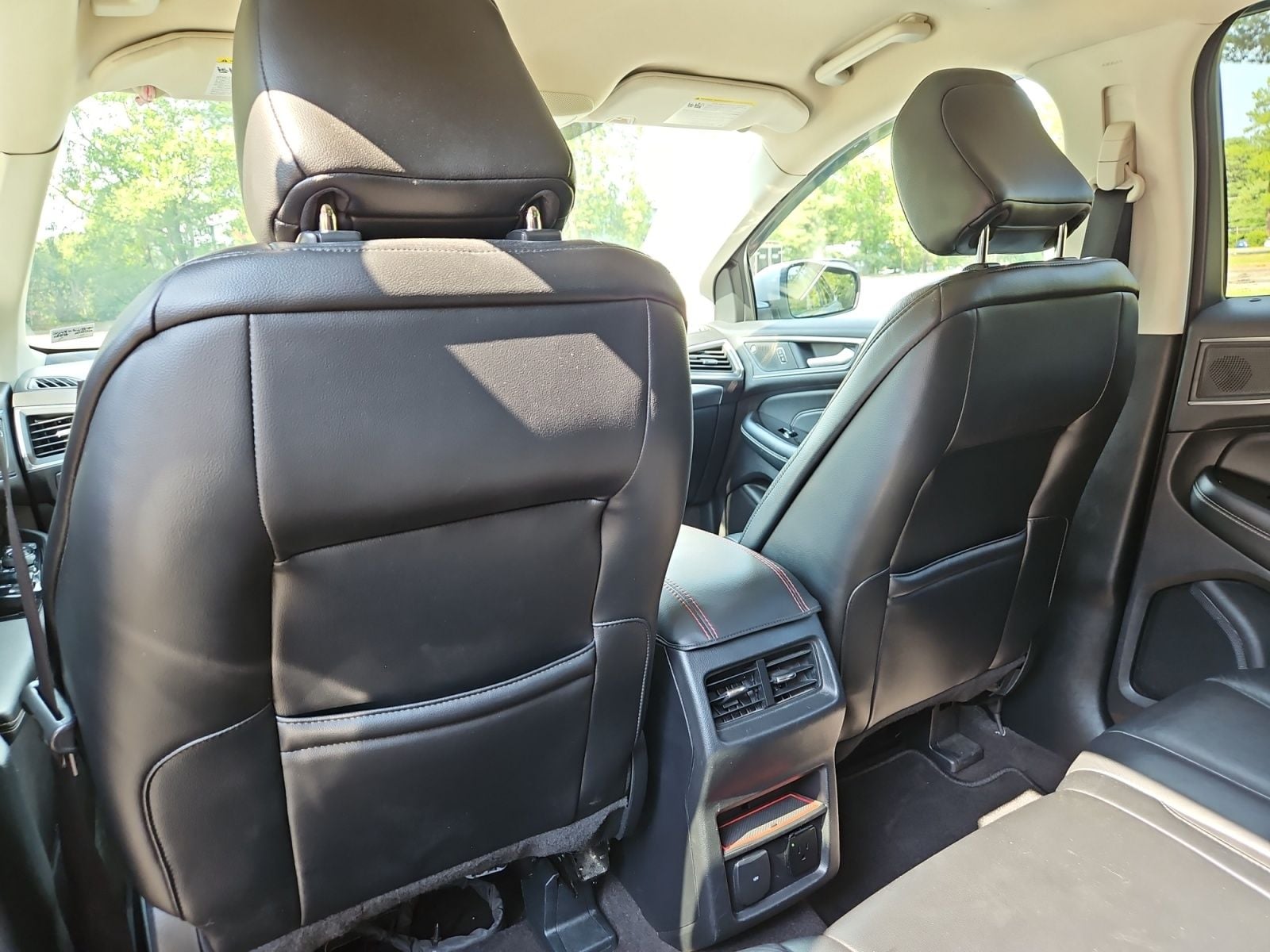 Pre-Owned 2020 Ford Edge Titanium - photo - 19