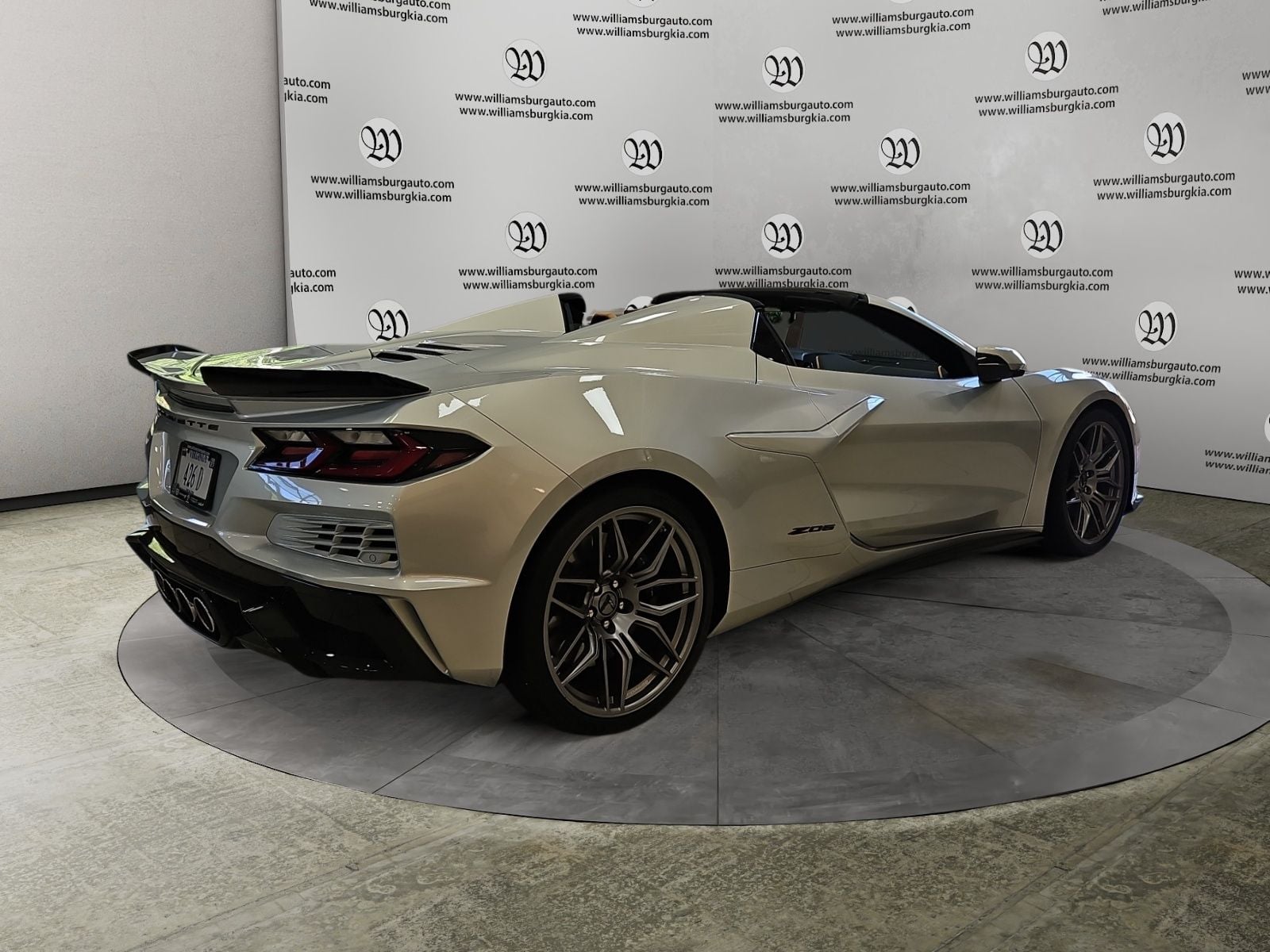Pre-Owned 2024 Chevrolet Corvette Z06 - photo - 4