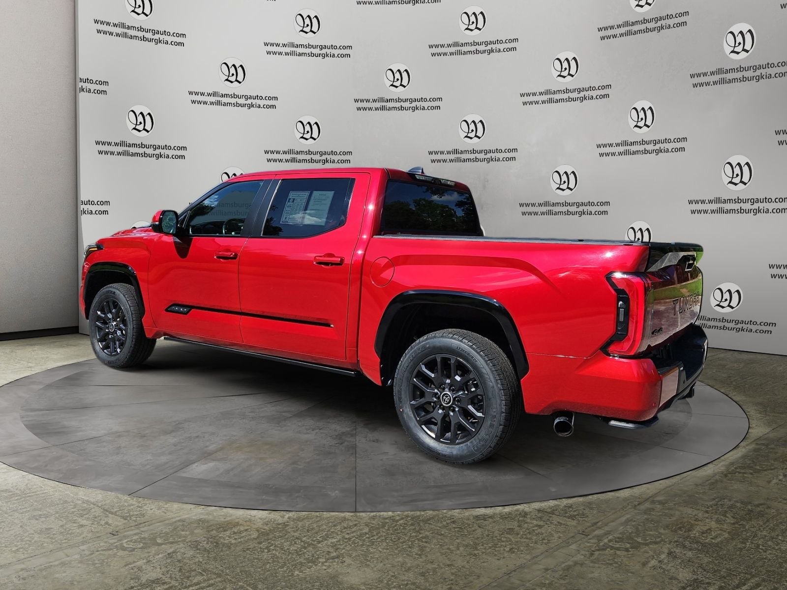 Pre-Owned 2024 Toyota Tundra Hybrid Platinum - photo - 2