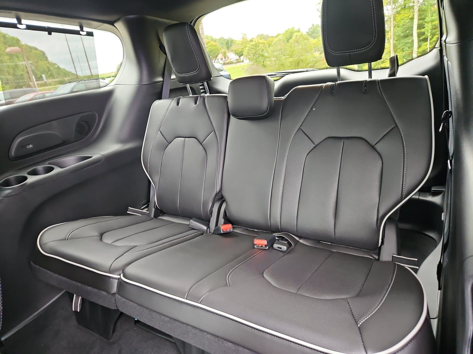 New 2027 Chrysler Pacifica Limited - photo - 19
