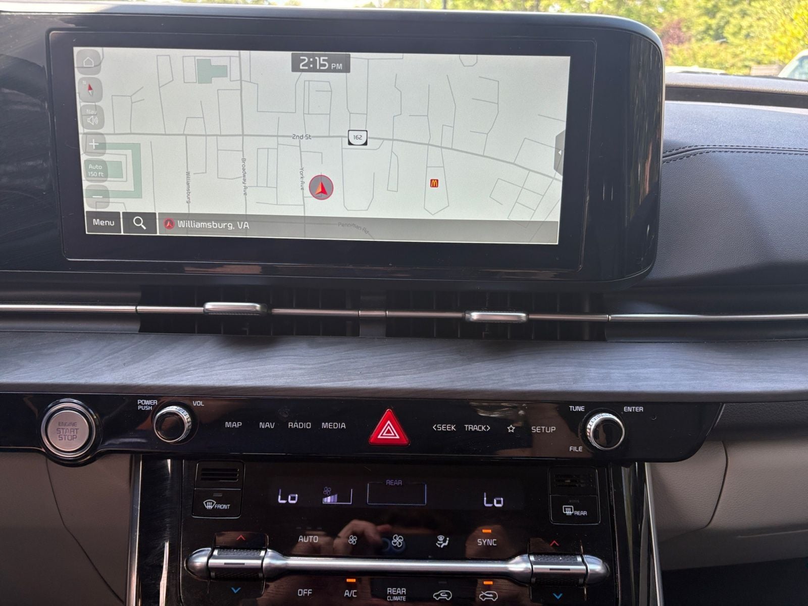 Pre-Owned 2024 Kia Carnival EX - photo - 20