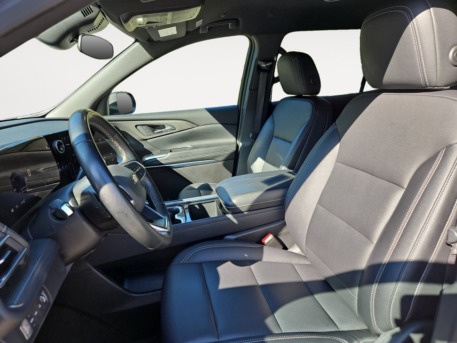 Pre-Owned 2025 Chevrolet Traverse LT - photo - 8