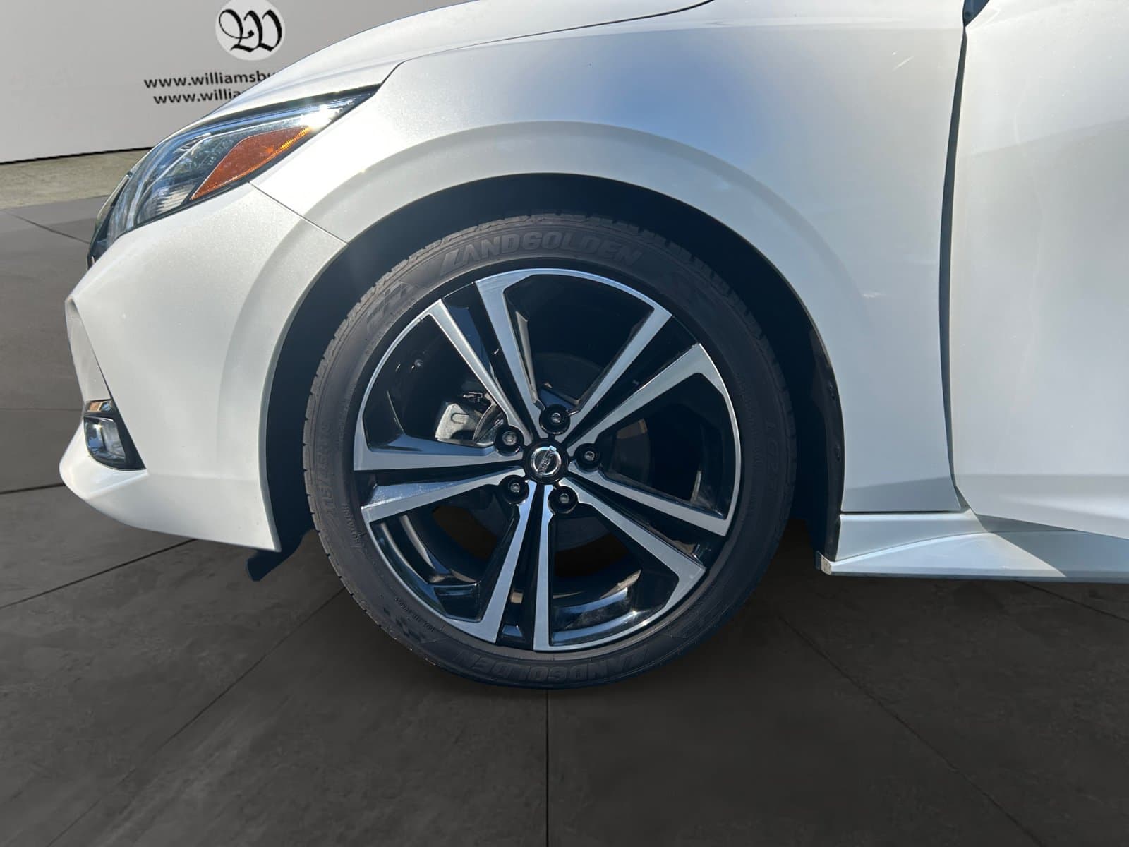 Pre-Owned 2023 Nissan Sentra SR - photo - 13