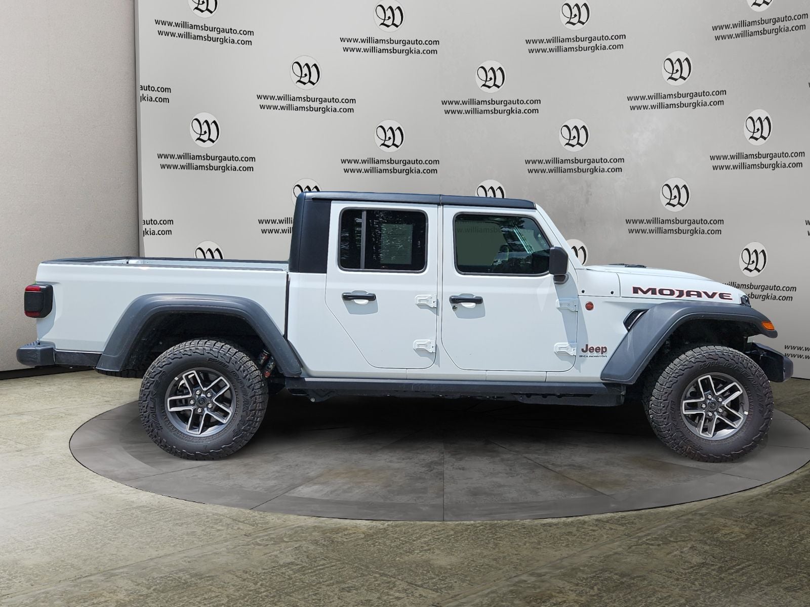 Pre-Owned 2026 Jeep Gladiator Mojave - photo - 5