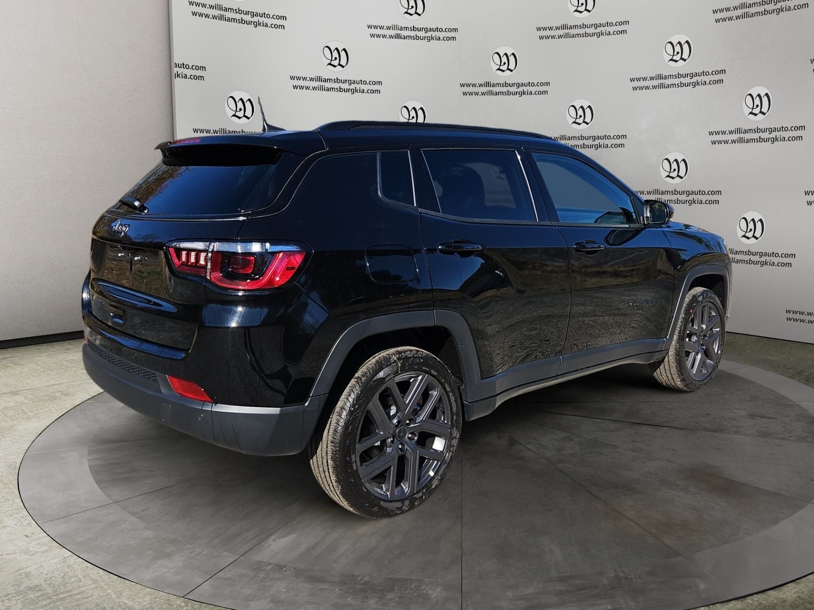 New 2026 Jeep Compass Limited - photo - 4