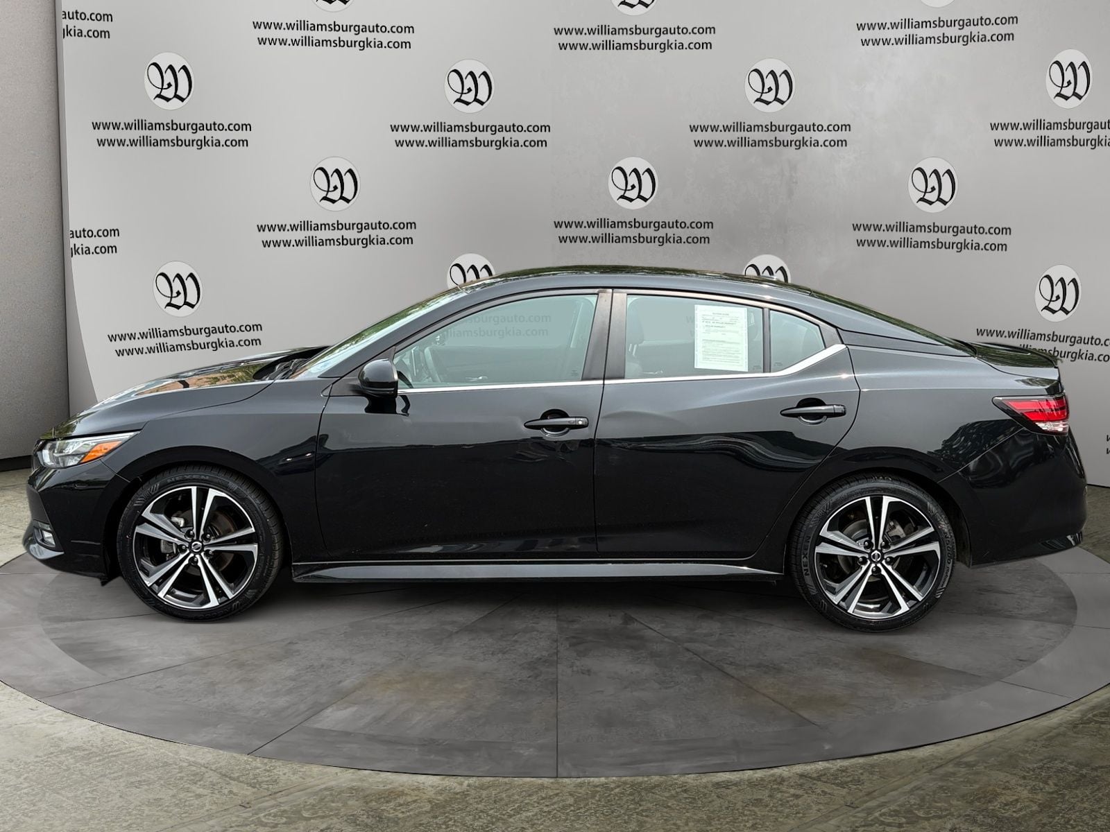 Pre-Owned 2020 Nissan Sentra SR - photo - 1