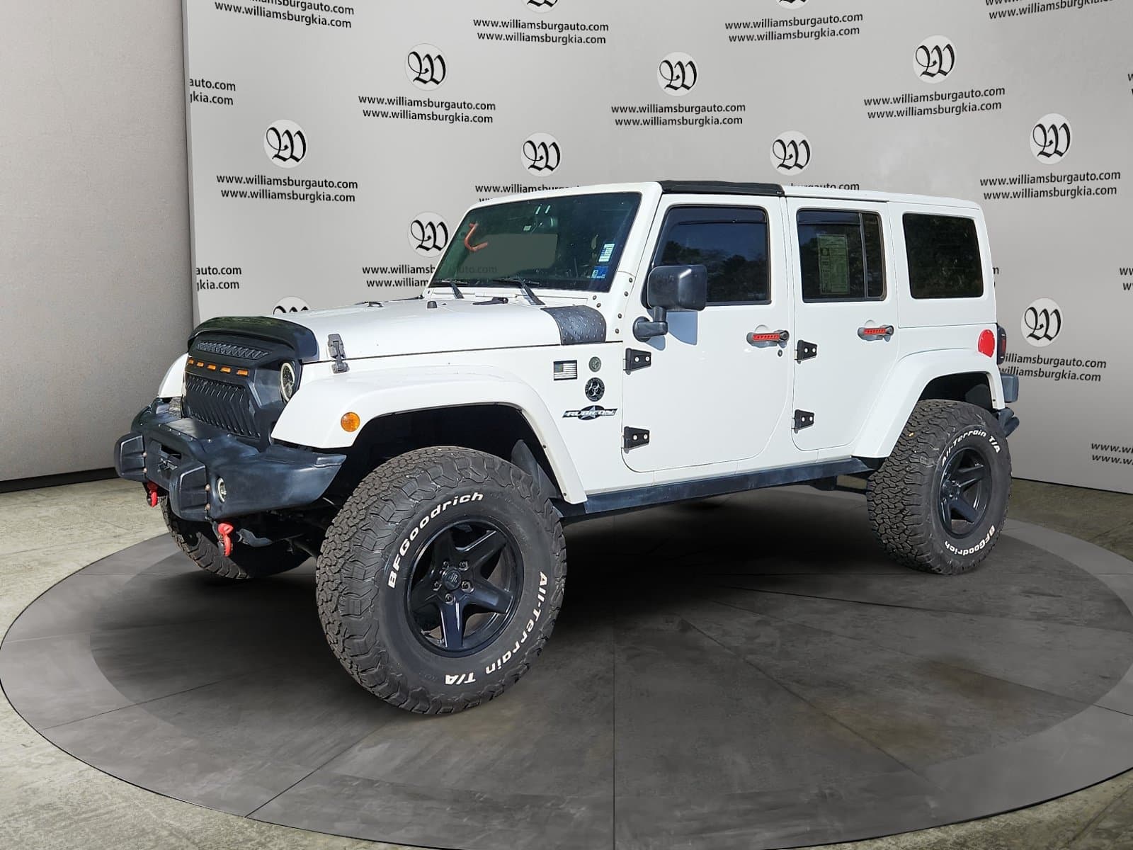 Pre-Owned 2016 Jeep Wrangler Unlimited Sahara - photo - 0