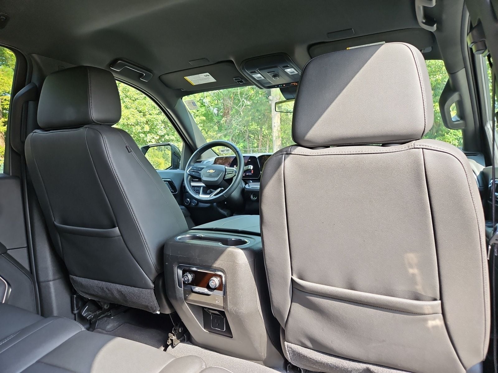 Pre-Owned 2025 Chevrolet Suburban LT - photo - 17