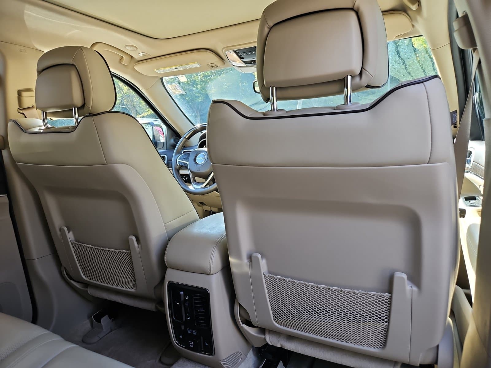 Pre-Owned 2018 Jeep Grand Cherokee Overland - photo - 17