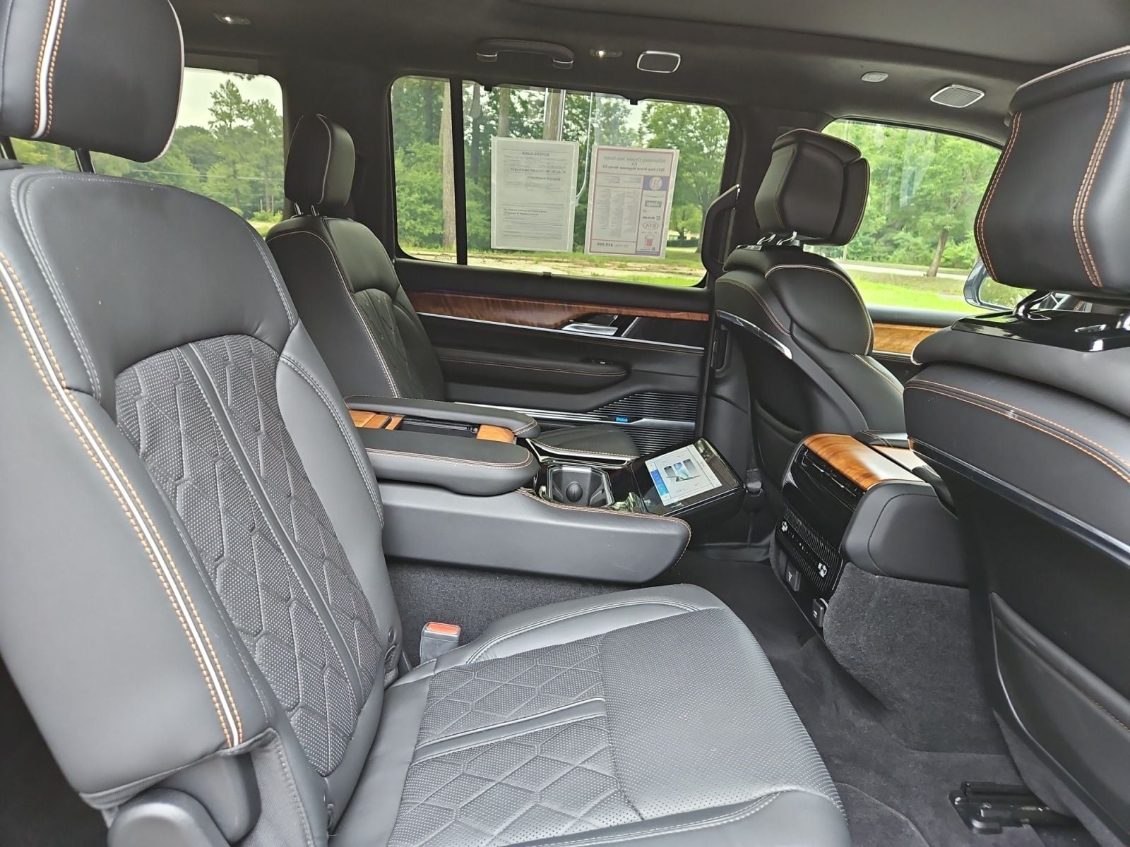 Pre-Owned 2022 Jeep Grand Wagoneer Series III - photo - 16