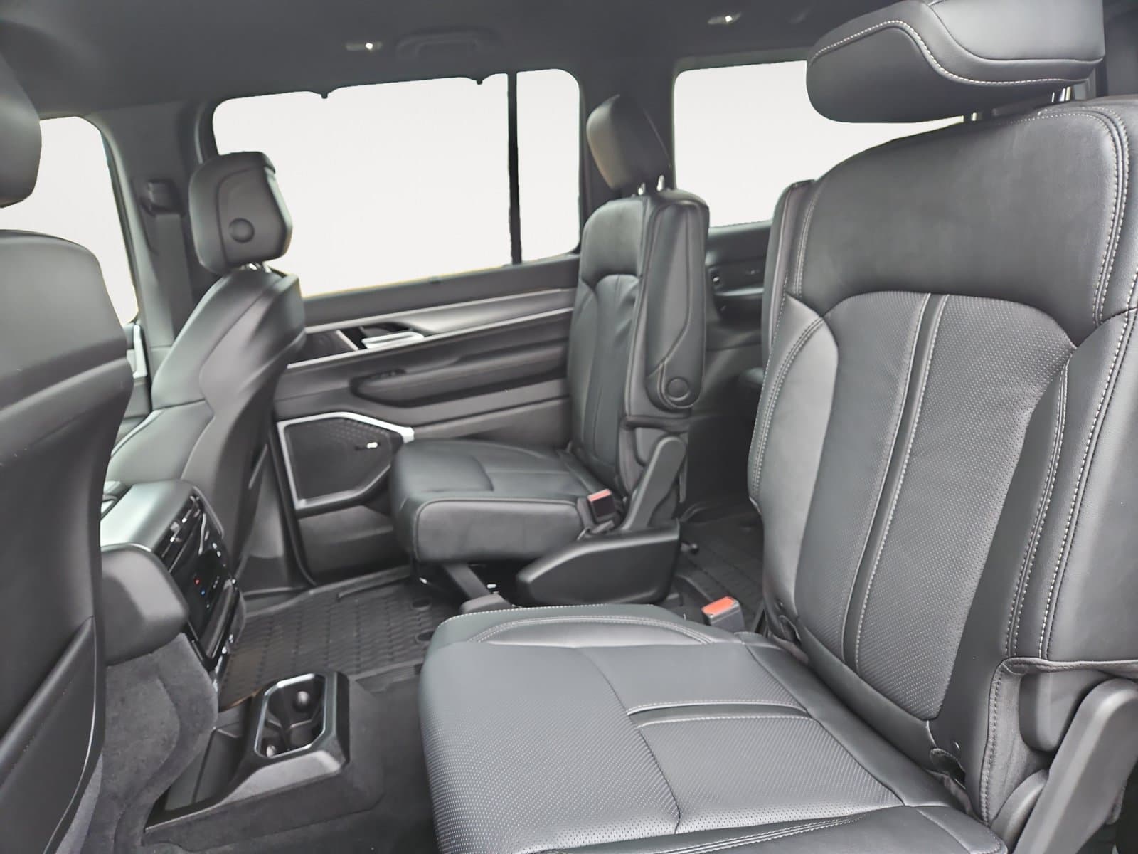 New 2026 Jeep Grand Wagoneer Limited Altitude - photo - 12