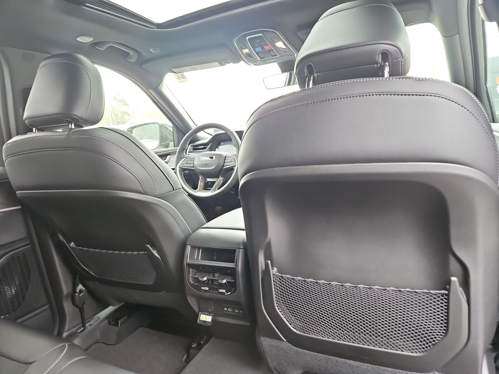 New 2026 Jeep Grand Cherokee Altitude - photo - 17