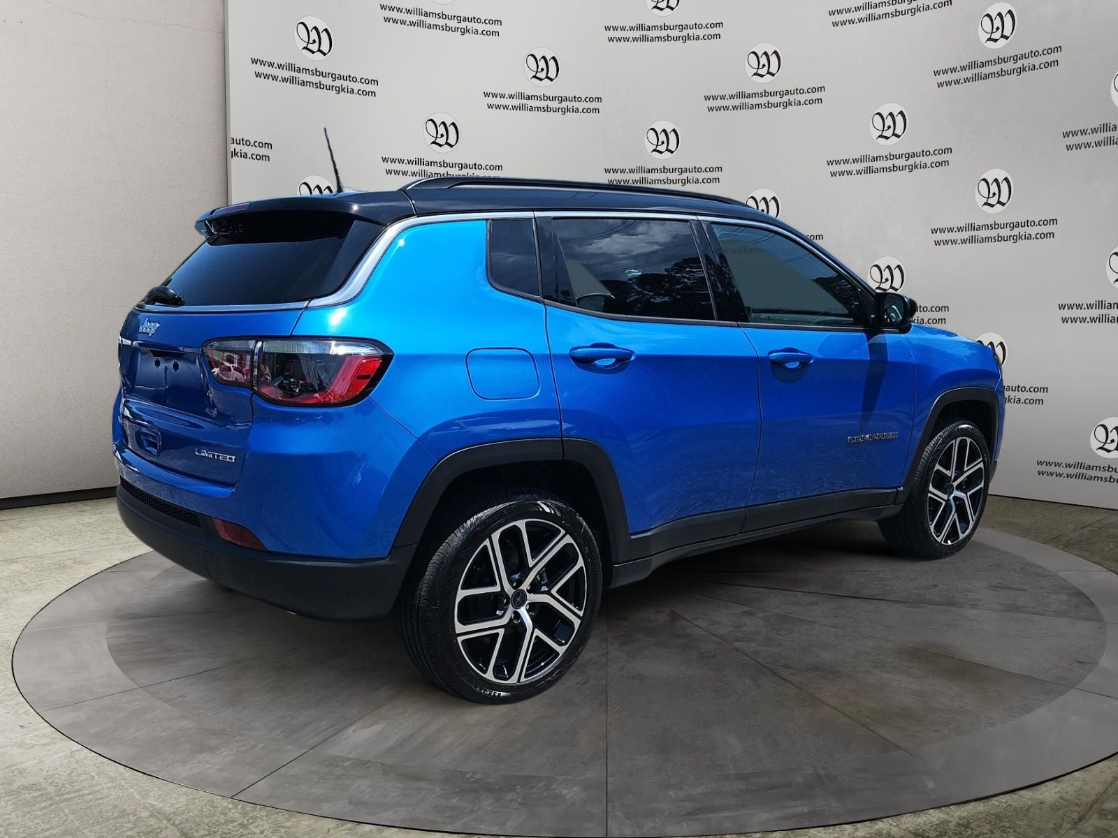 New 2025 Jeep Compass Limited - photo - 4