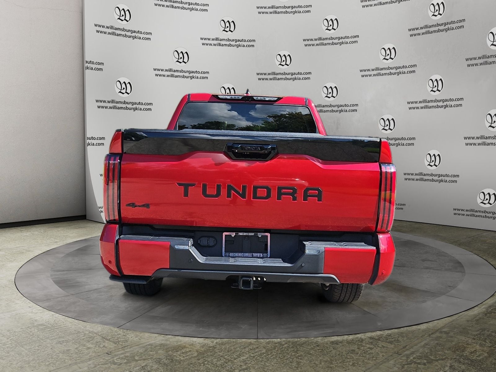 Pre-Owned 2024 Toyota Tundra Hybrid Platinum - photo - 3