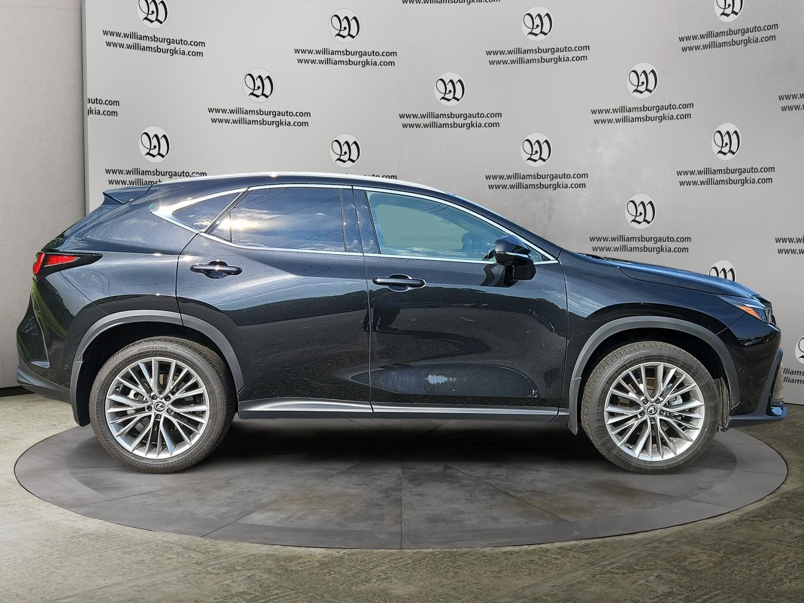 Pre-Owned 2025 Lexus NX 350 Luxury - photo - 5
