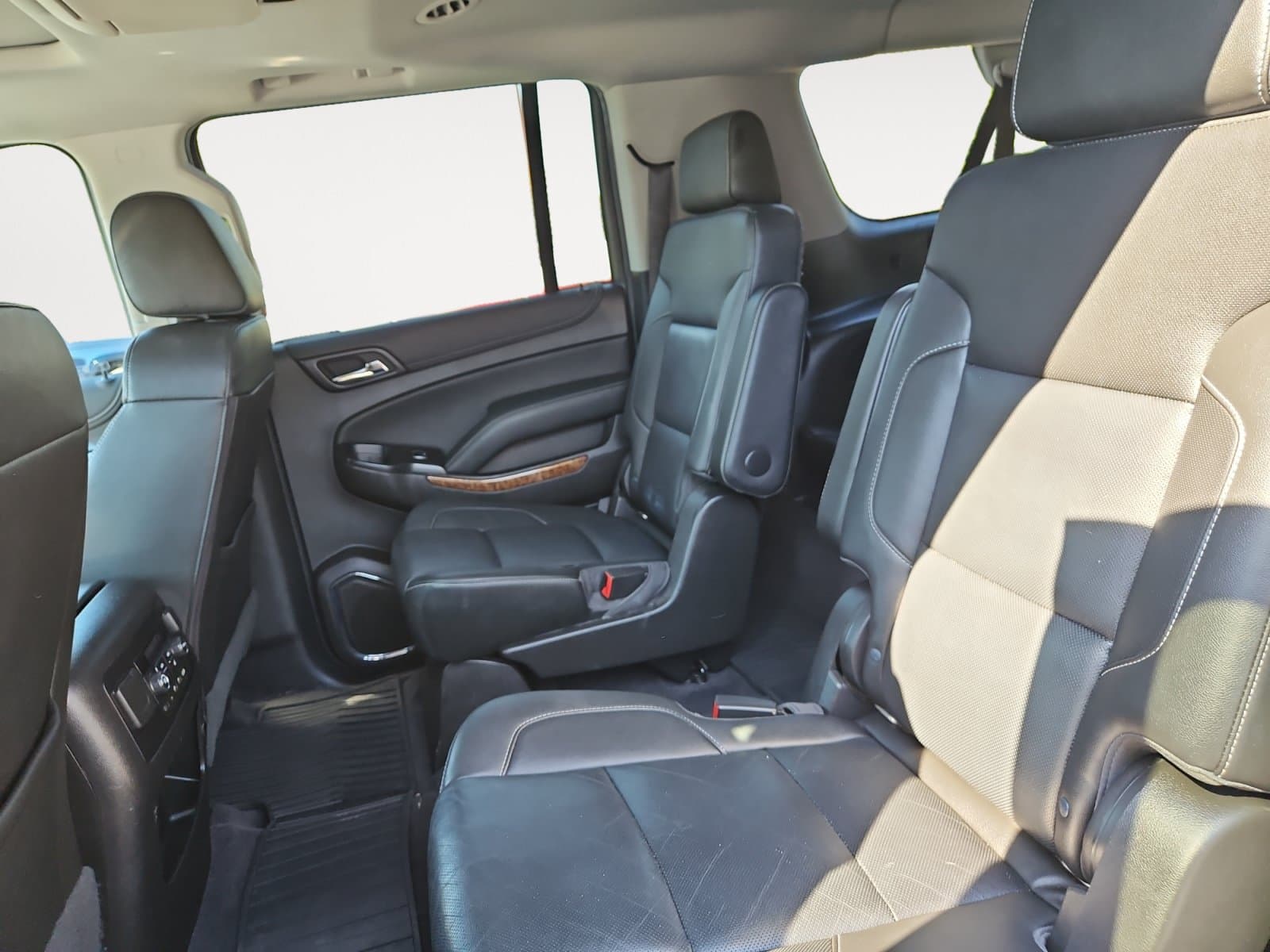 Pre-Owned 2019 Chevrolet Suburban Premier - photo - 12