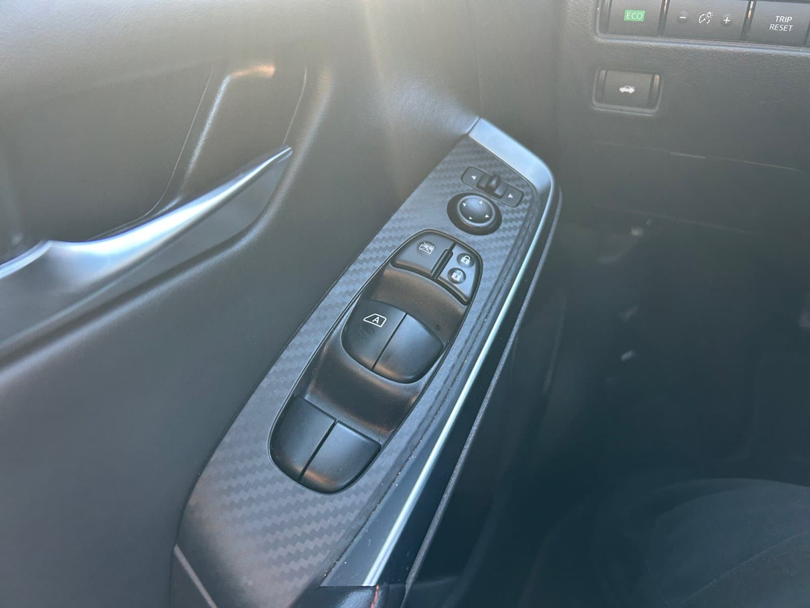 Pre-Owned 2023 Nissan Sentra SR - photo - 21