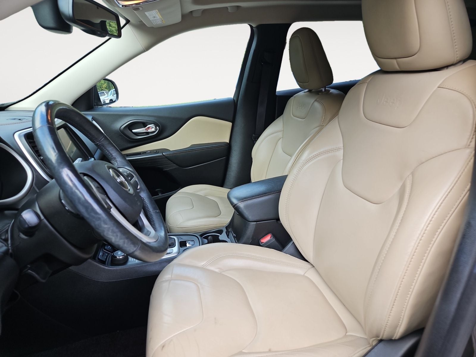 Pre-Owned 2017 Jeep Cherokee Limited - photo - 8