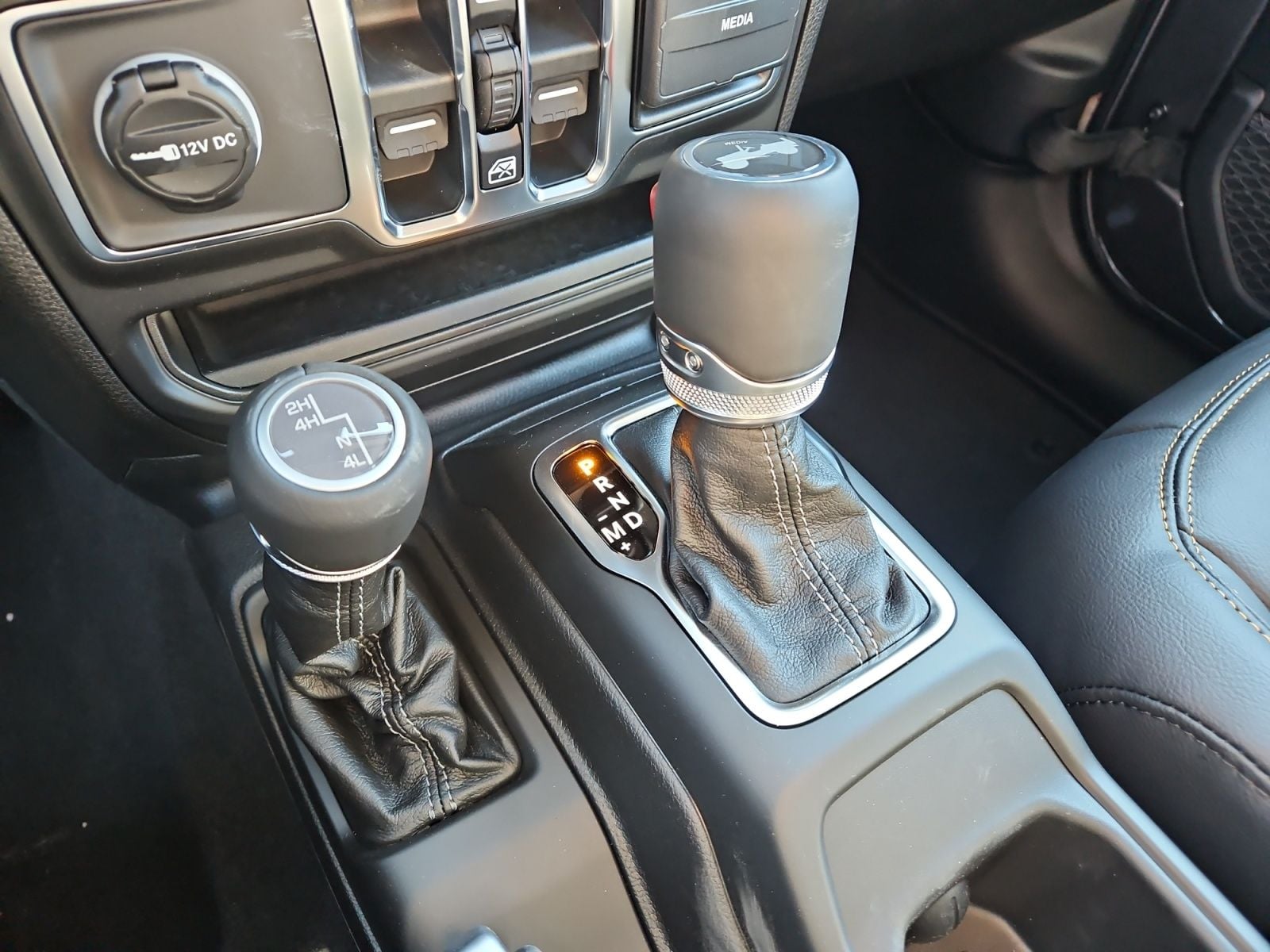 New 2026 Jeep Wrangler Sahara - photo - 26