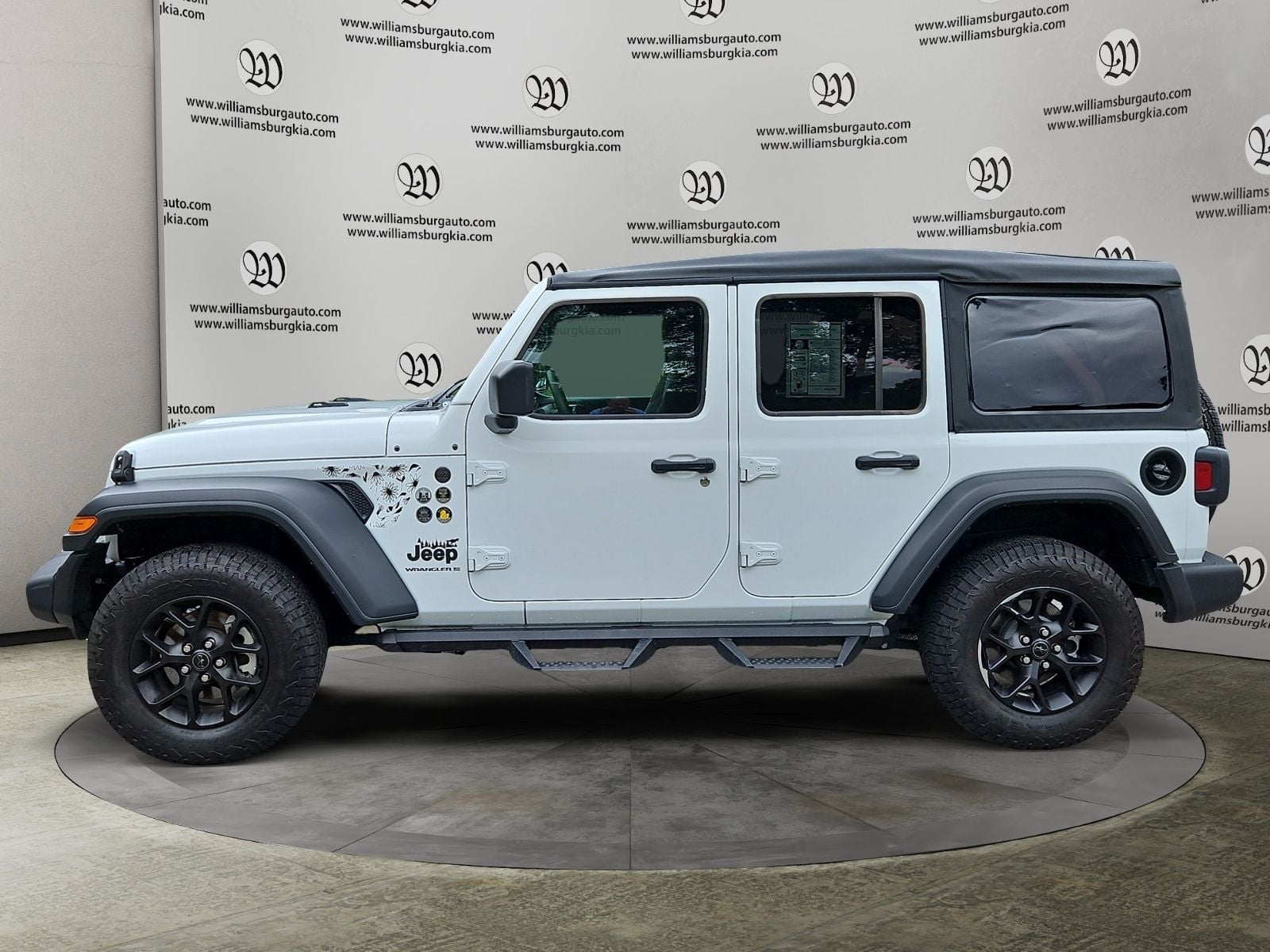 Pre-Owned 2024 Jeep Wrangler Sport S - photo - 1