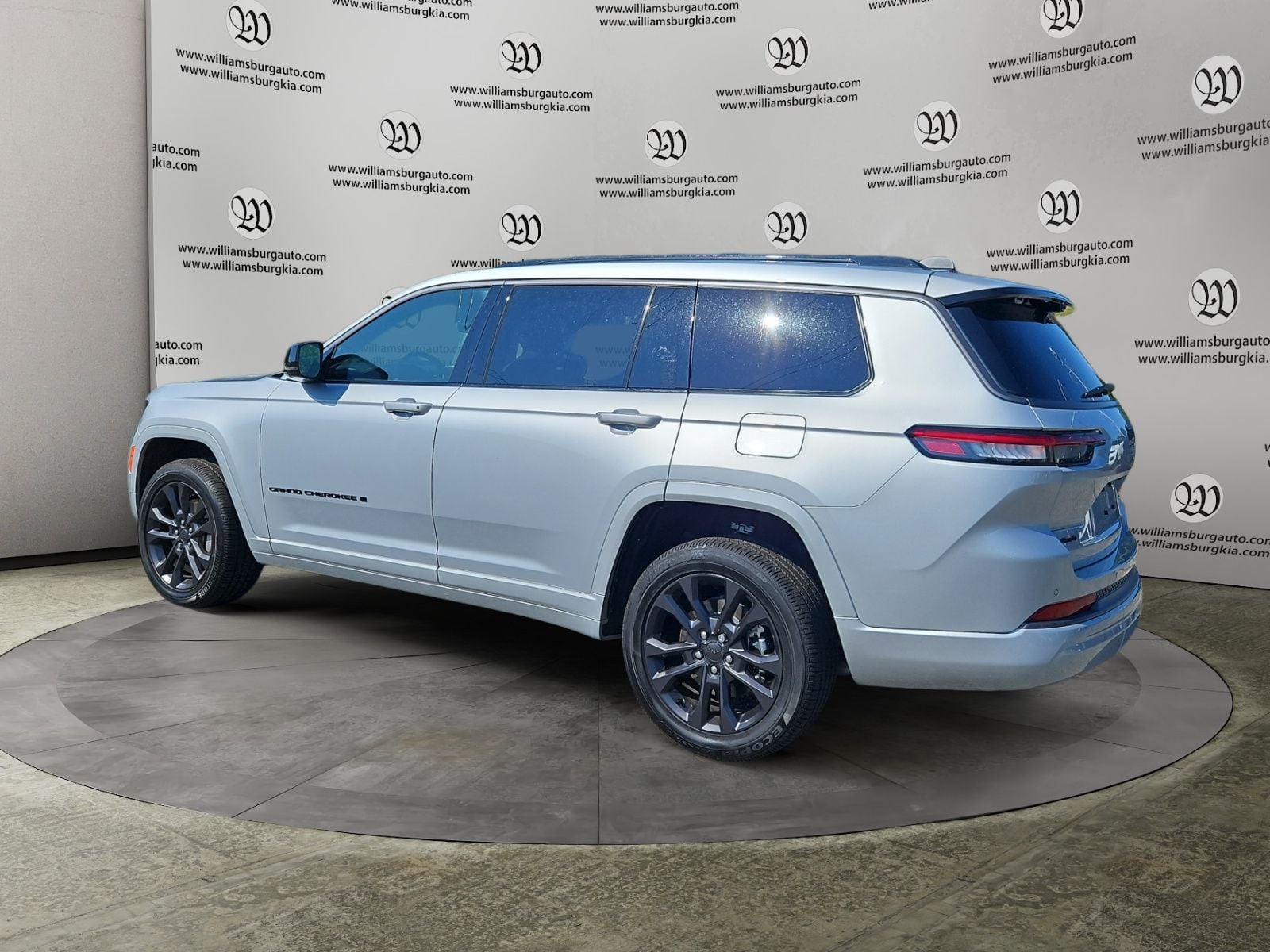 New 2026 Jeep Grand Cherokee L Limited Reserve - photo - 2