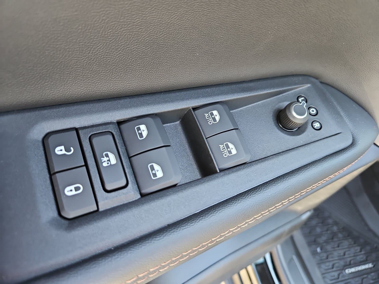 New 2026 Jeep Cherokee Limited - photo - 21