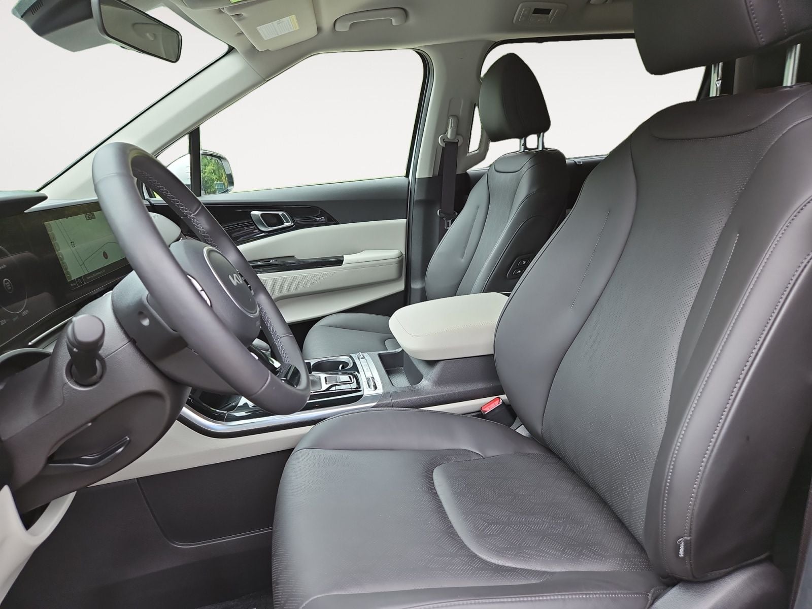 Pre-Owned 2024 Kia Carnival SX - photo - 8
