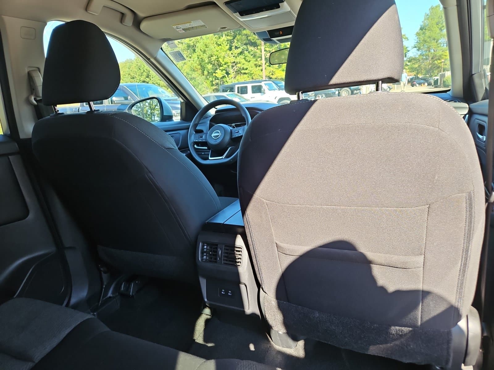 Pre-Owned 2024 Nissan Rogue SV - photo - 17