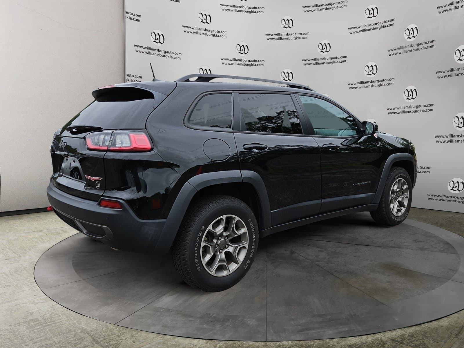 Pre-Owned 2022 Jeep Cherokee Trailhawk - photo - 4