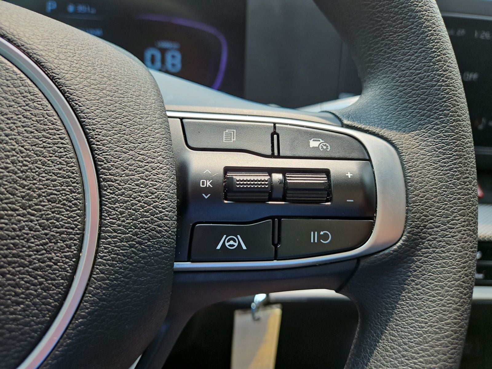 Pre-Owned 2025 Kia Sportage LX - photo - 25
