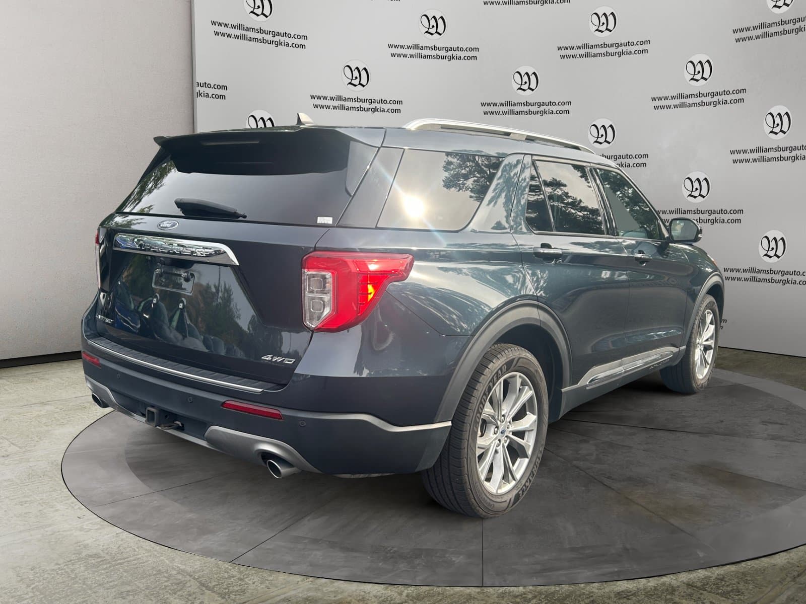 Pre-Owned 2023 Ford Explorer Limited - photo - 4