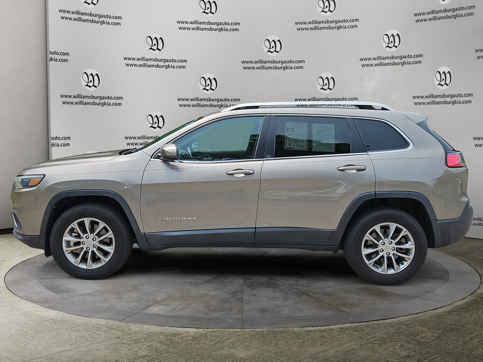 Pre-Owned 2021 Jeep Cherokee Latitude Plus - photo - 1