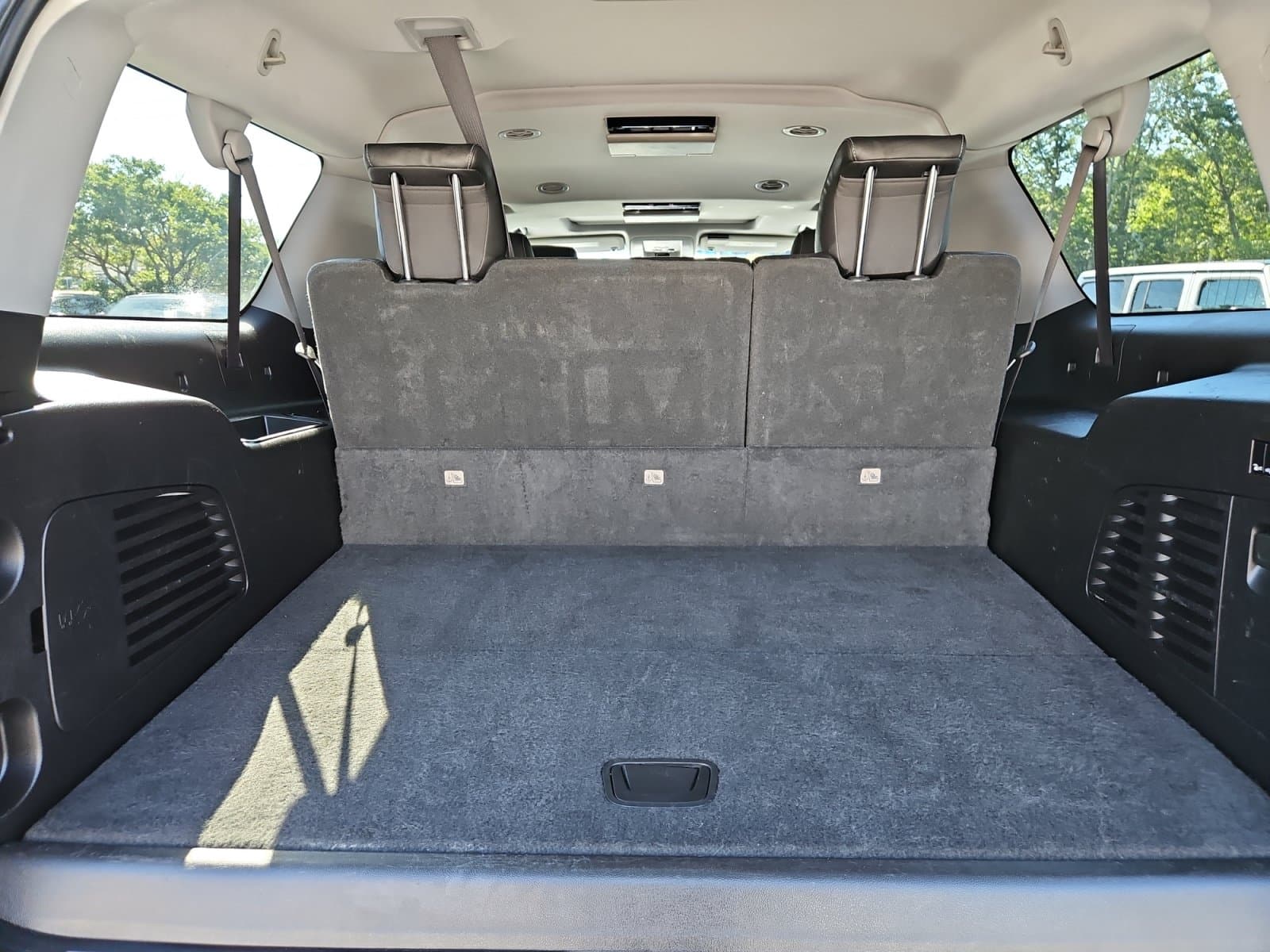 Pre-Owned 2019 Chevrolet Suburban Premier - photo - 18