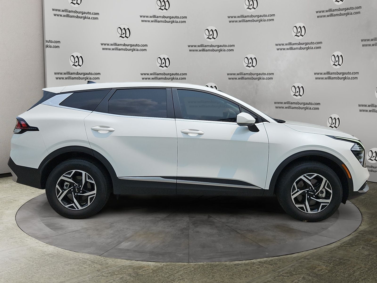 Pre-Owned 2025 Kia Sportage LX - photo - 5