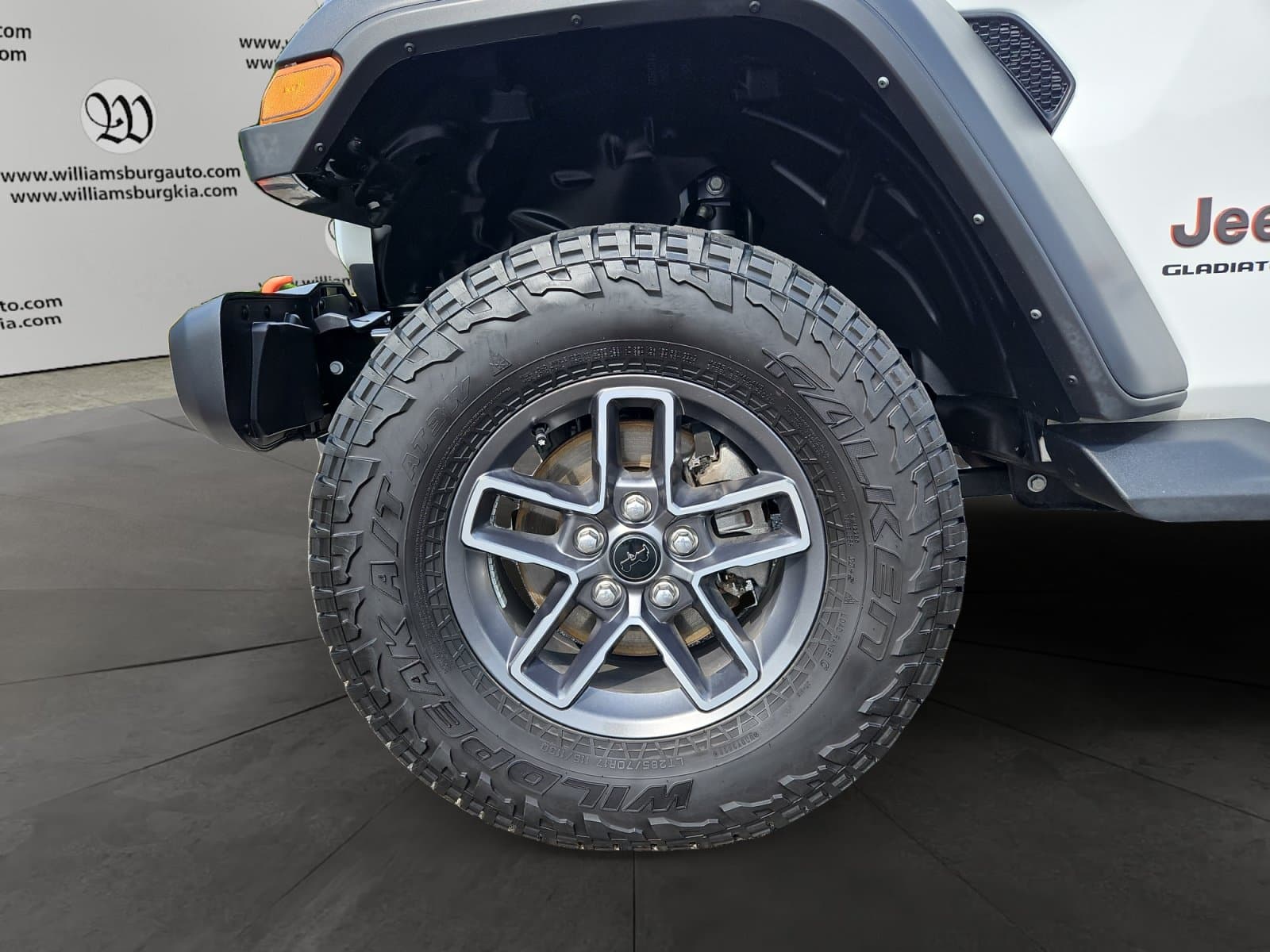 Pre-Owned 2024 Jeep Gladiator Mojave - photo - 13