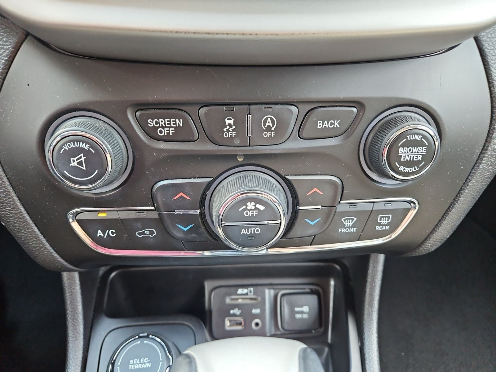 Pre-Owned 2017 Jeep Cherokee Limited - photo - 26